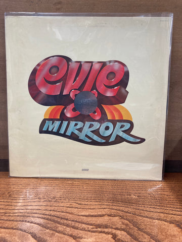 Mirror: Evie