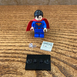 Superman Minifigure w/Paper