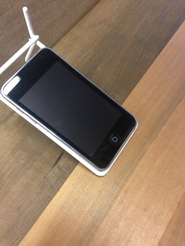 Ipod Touch 4th Gen 8gb (W/Chord)