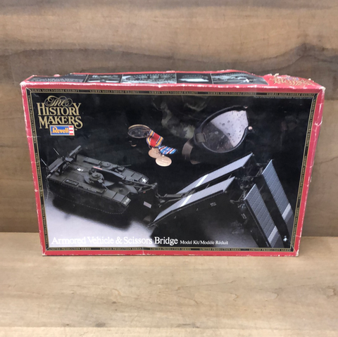 The History Makers: Armored Vehicle and Scissors Bridge 1/40 Scale